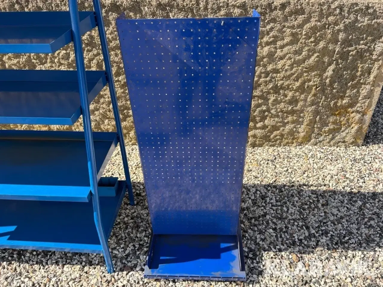 Billede 11 - Blandet lot med værkstedsskab og reoler.