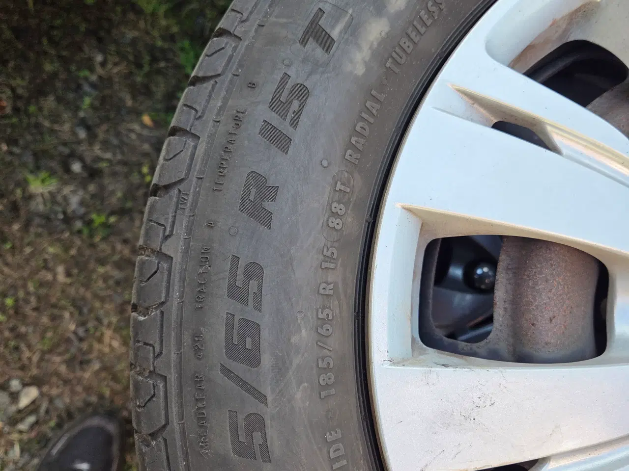 Billede 2 - Peugeot fælge med dæk
