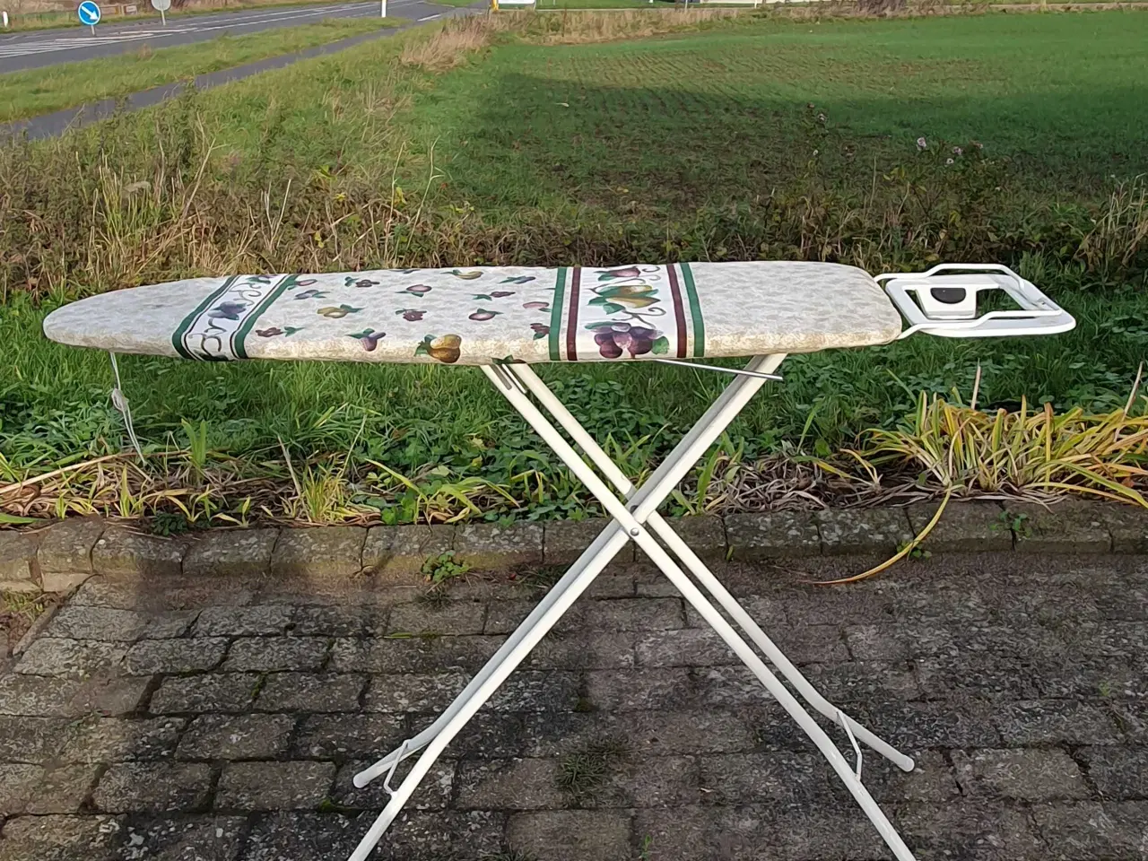 Billede 1 - Strygebræt 60kr fh i Næstved