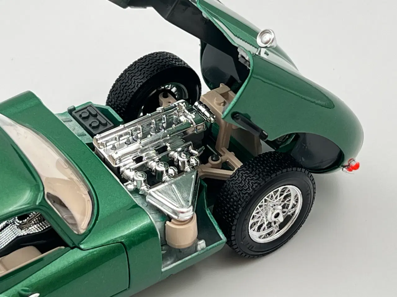 Billede 6 - 1961 Jaguar E-Type Coupe - 1:18