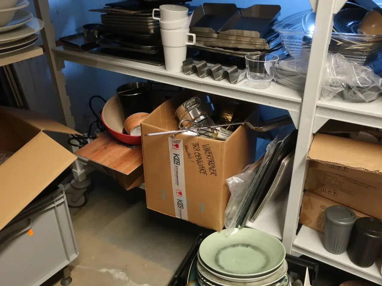 Billede 5 - Reol CAMBRO med indhold