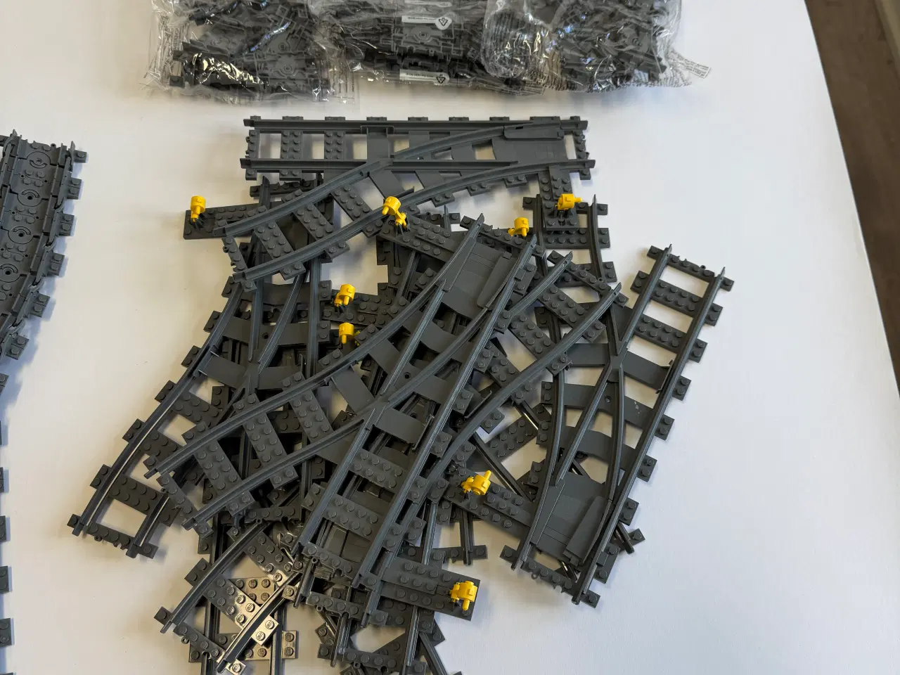 Billede 3 - LEGO City Tog Sæt med togvogne/skinner/tilbehør
