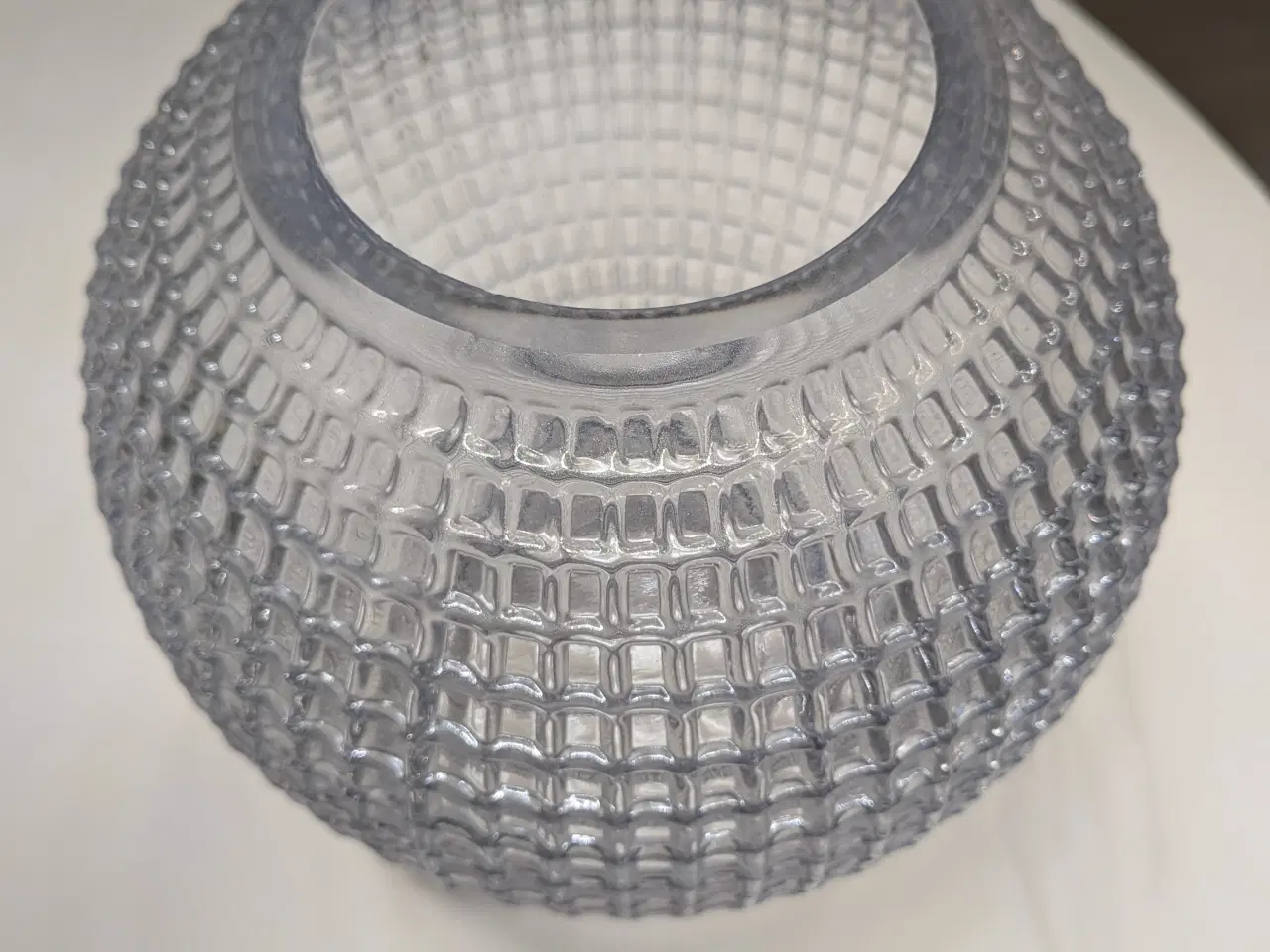 Billede 2 - Smuk Spektrum glasvase (H: 20 cm) – Flot mønster