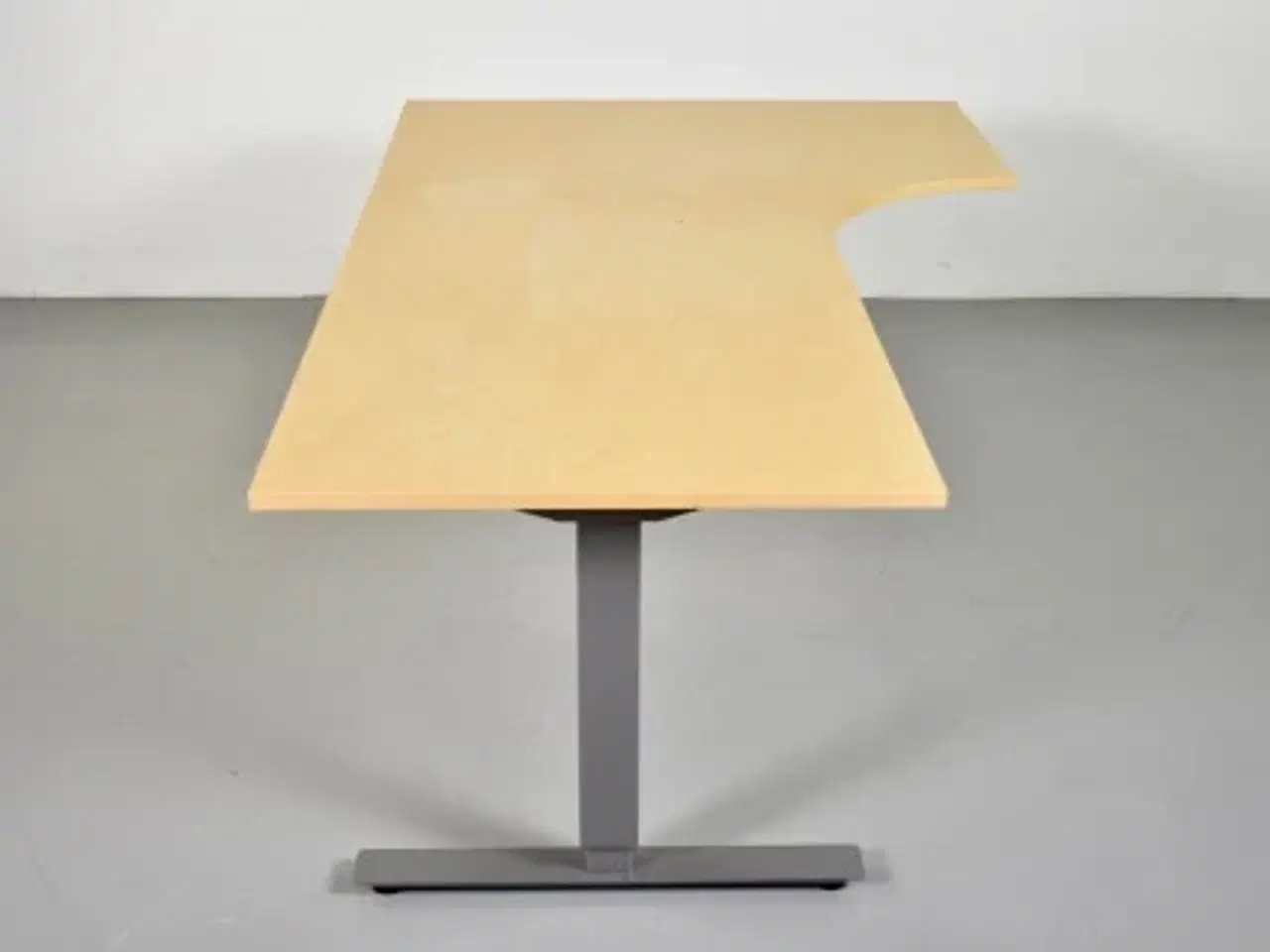 Billede 4 - Hæve-/sænkebord i ahorn med højresving, 200 cm.