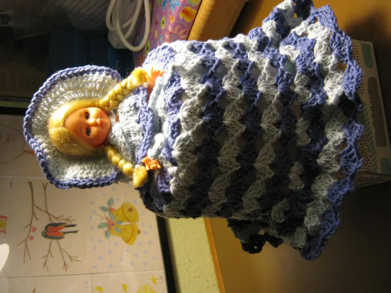 Billede 2 - Dukke  - toiletrulleholder