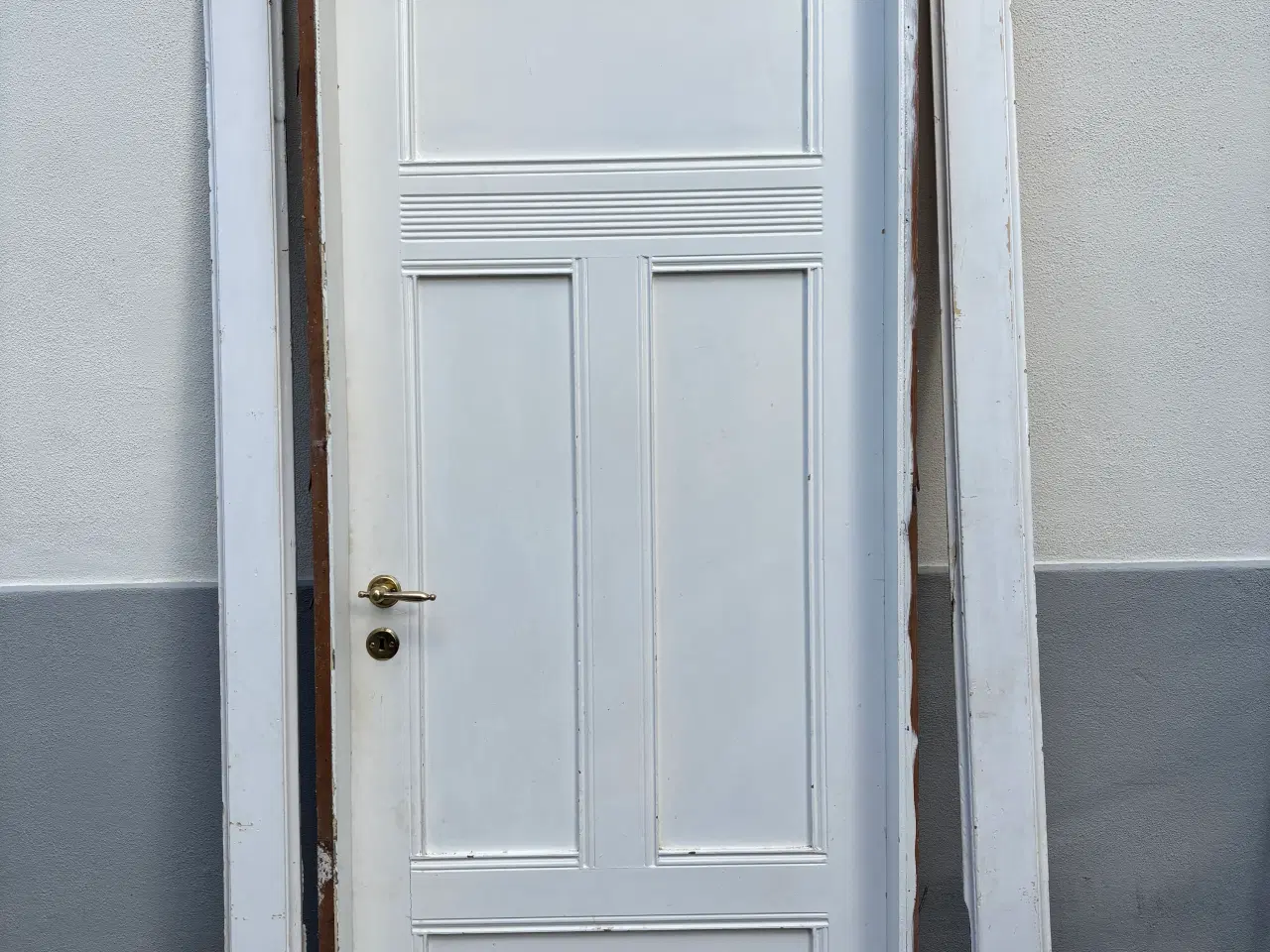 Billede 2 - Original gammel dør med fyldninger