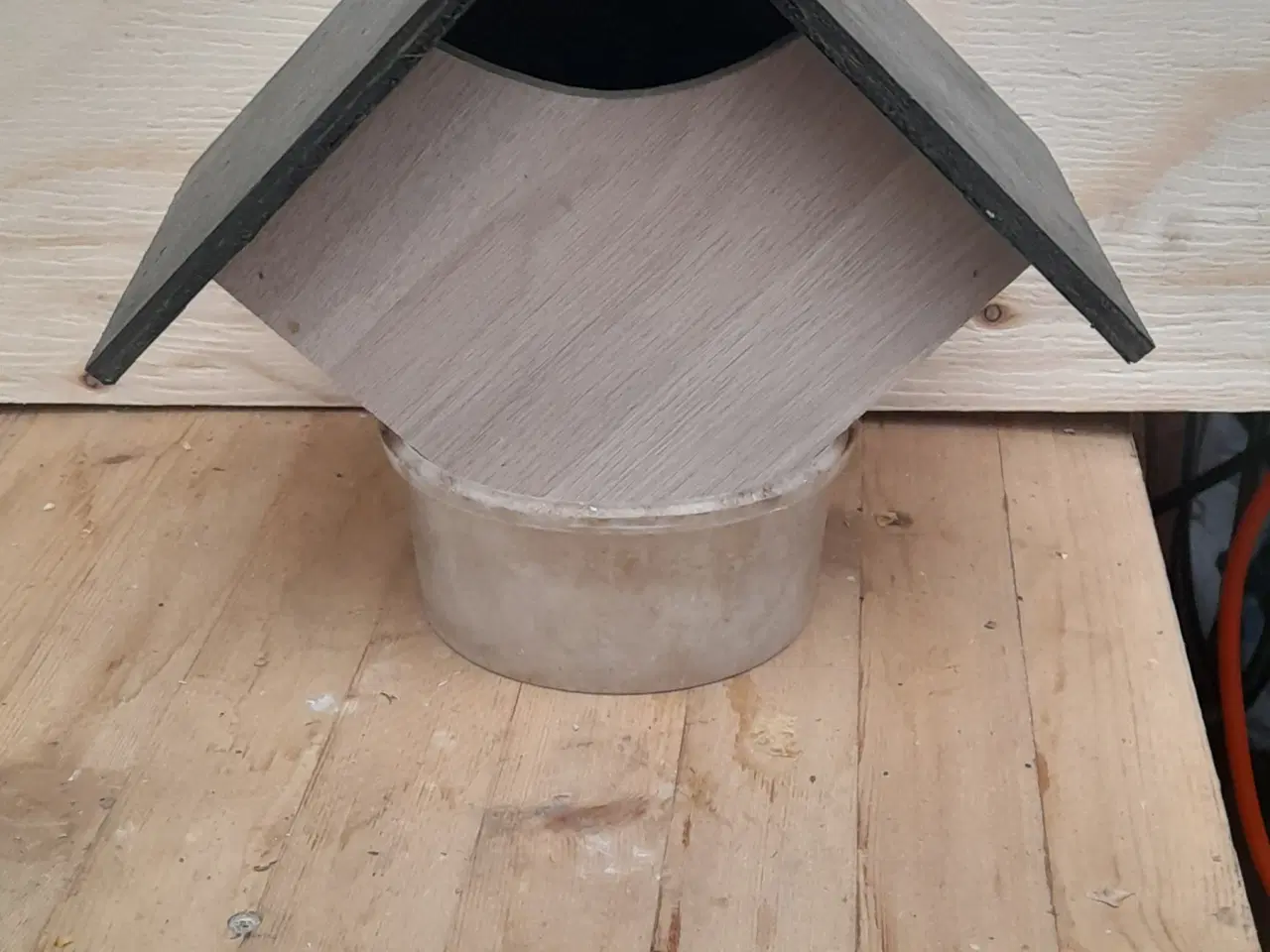 Billede 4 - Forår : det er tid at hænge redekasser op .