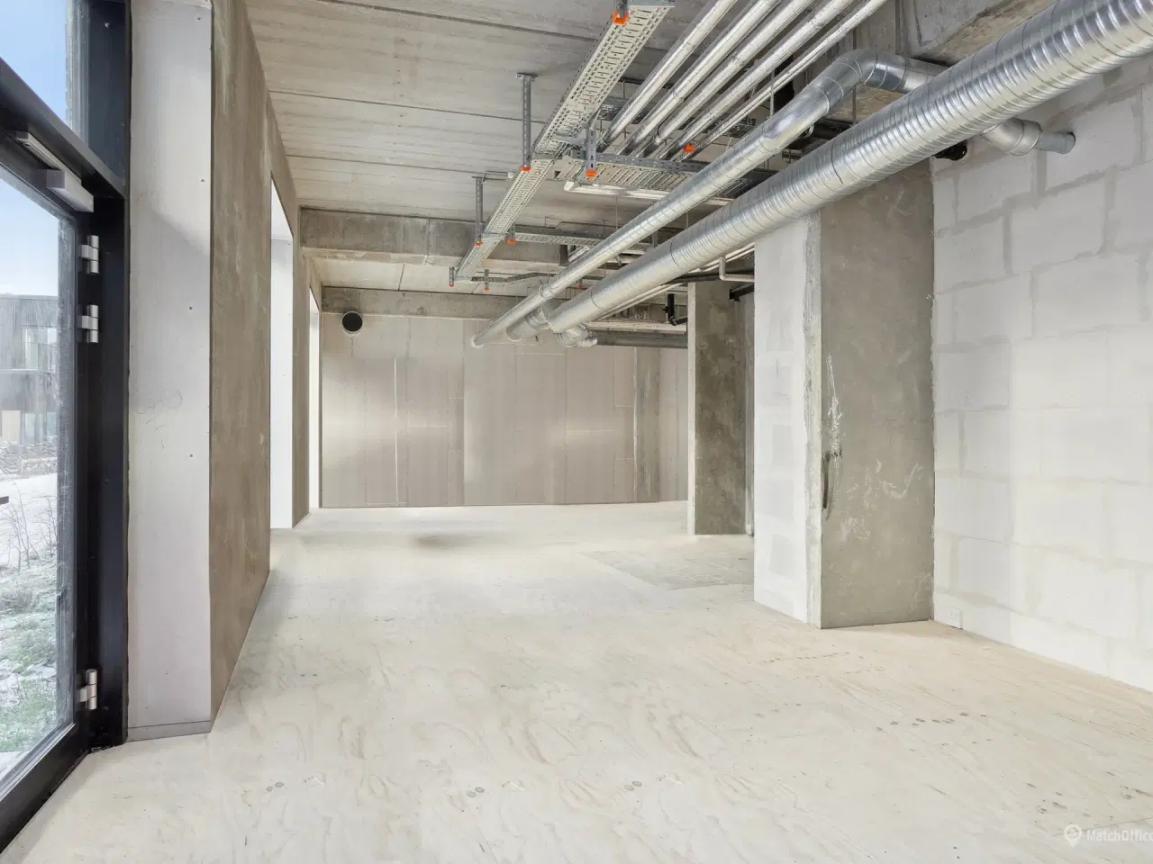 Billede 2 - Hjørnelejemål på 149 m² med markant synlighed mod gaden