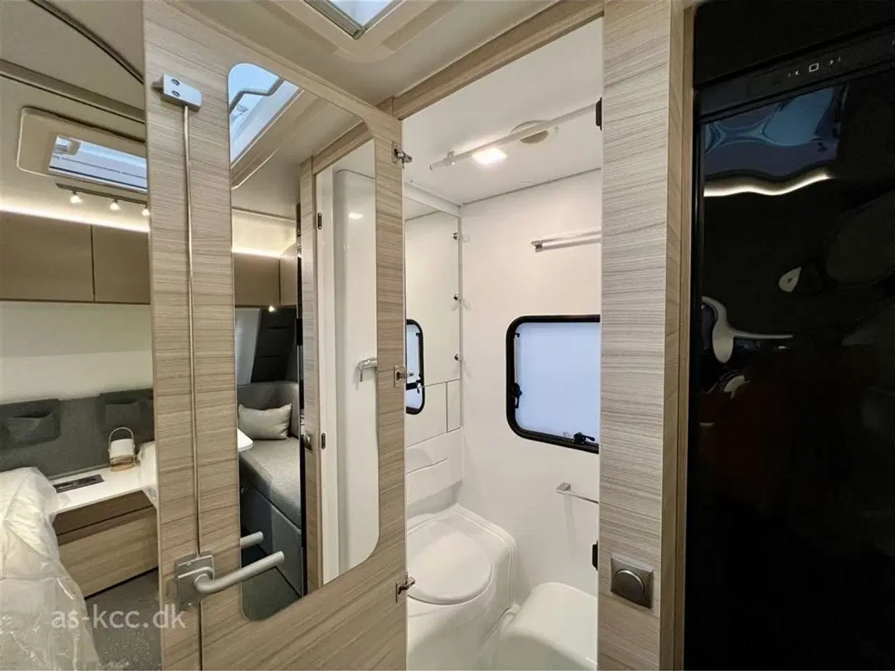 Billede 30 - 2025 - Adria Altea 502 UL Kampagne   Adria Altea 502 UL årg. 2025 5 Sovepladser, 4 Siddepladser 60 Selection jubilæumsmodel  med meget udstyr.