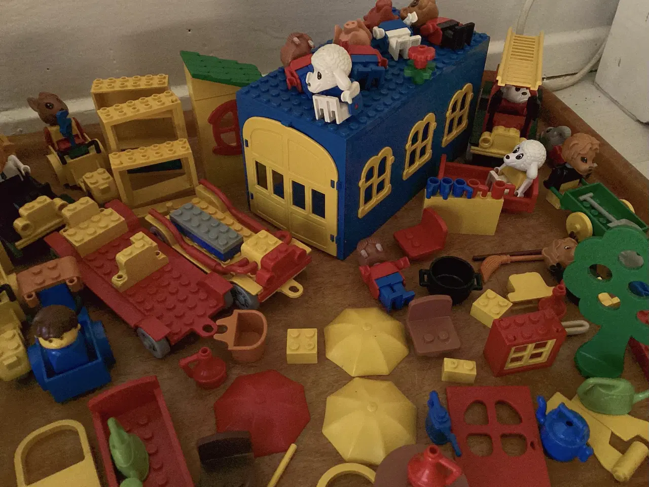 Billede 5 - Lego- Fabuland klodser, garage, køretøjer, figurer