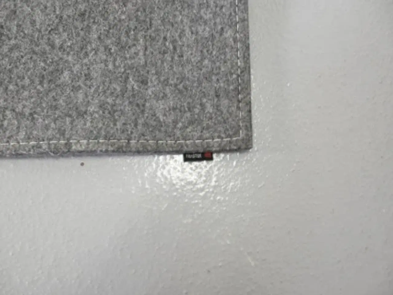 Billede 3 - Fraster gulvtæppe i grå filt