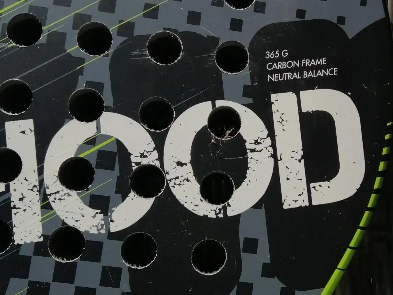 Billede 4 - 2 PADELBATS OG 3 NYE BOLDE OG 2 NYE SVEDDBÅND