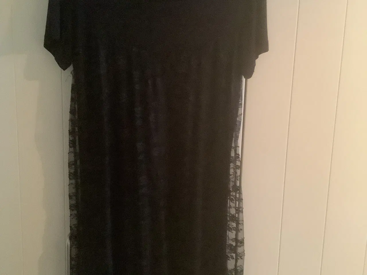 Billede 1 - Kort kjole med blonder, str.38/40.