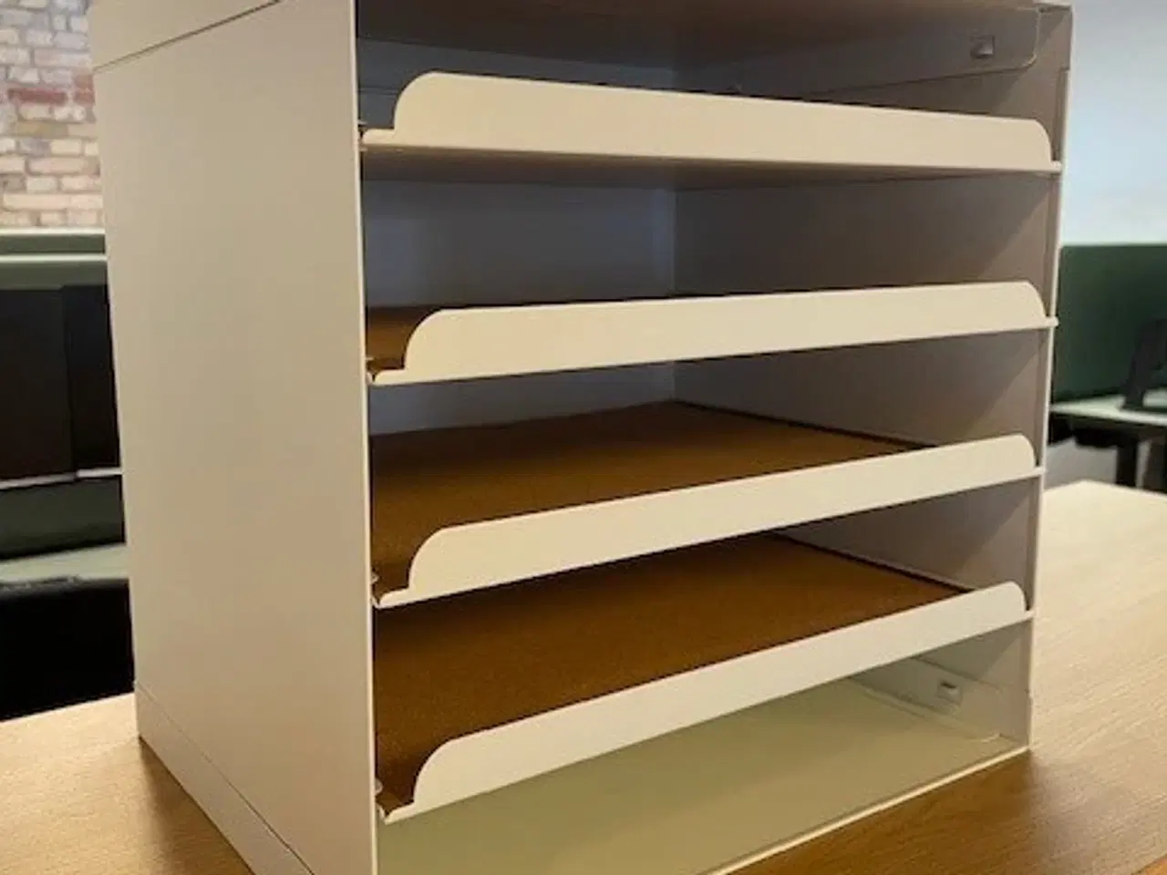 Billede 2 - Hvid brevbakke 