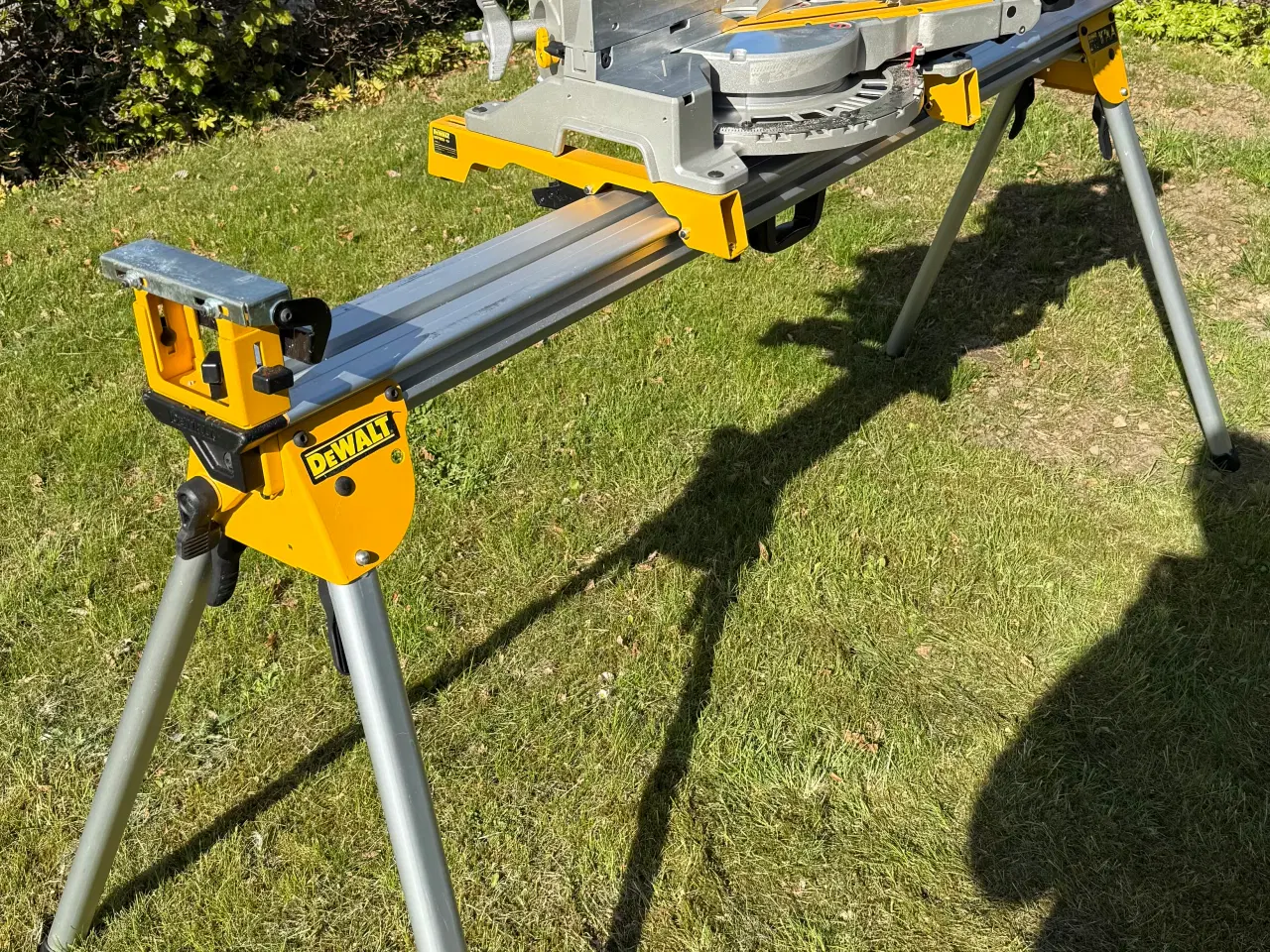 Billede 2 - DeWalt kap sav DWS727 -QS DeWalt Station DE7023 -X