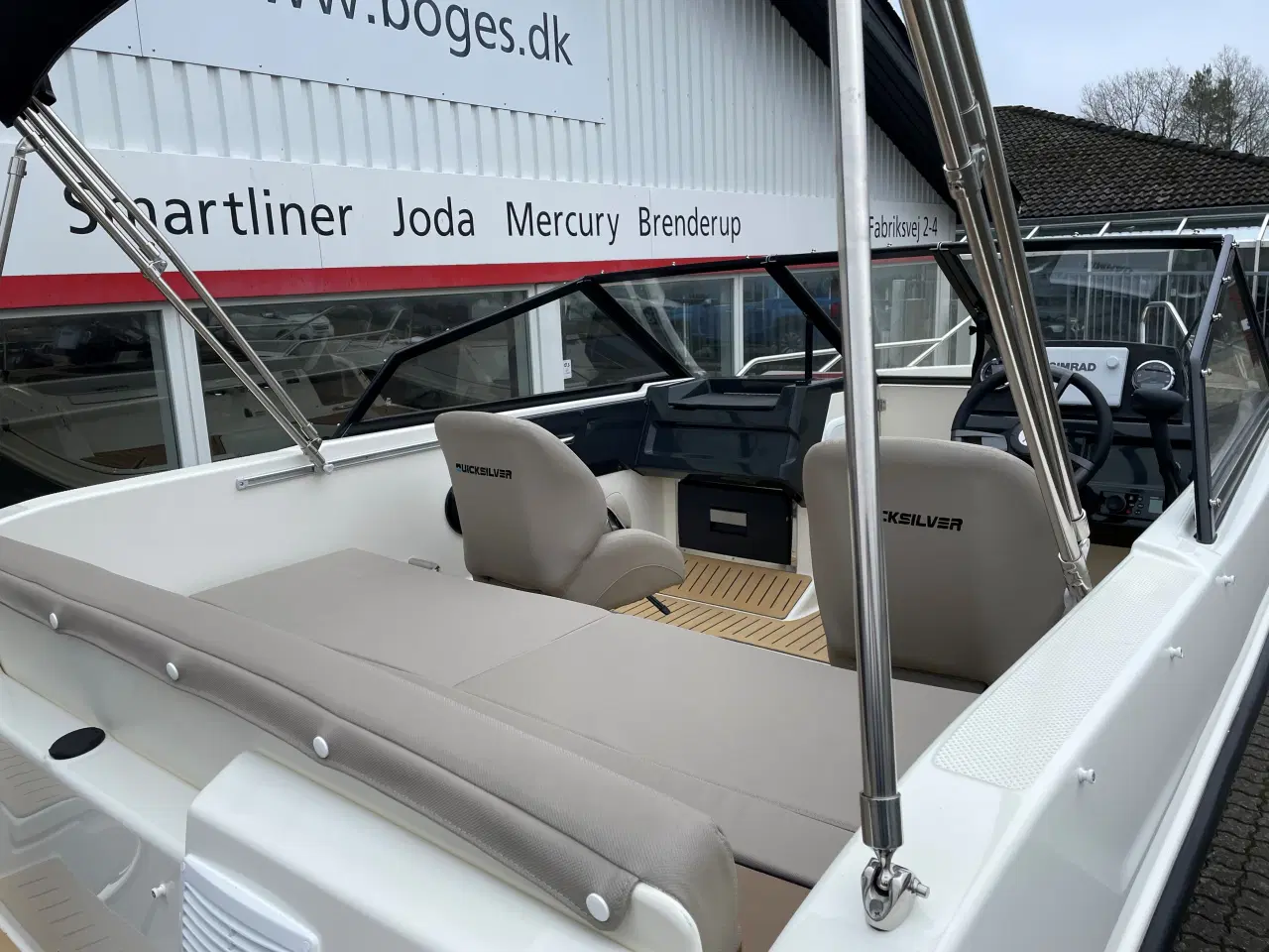 Billede 9 - Quicksilver Activ 555 Bowrider med F115 Mercury-EFI ProXS 4 takt 2,1L - Flot udstyret.