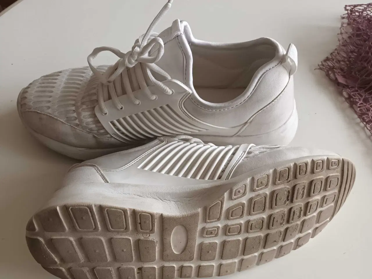 Billede 2 - Hvide fritidssko str 42