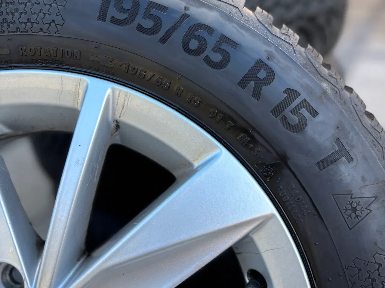 Billede 3 - GOLF Vll - Vinterhjul. Continental-Dæk 195/65 R15 
