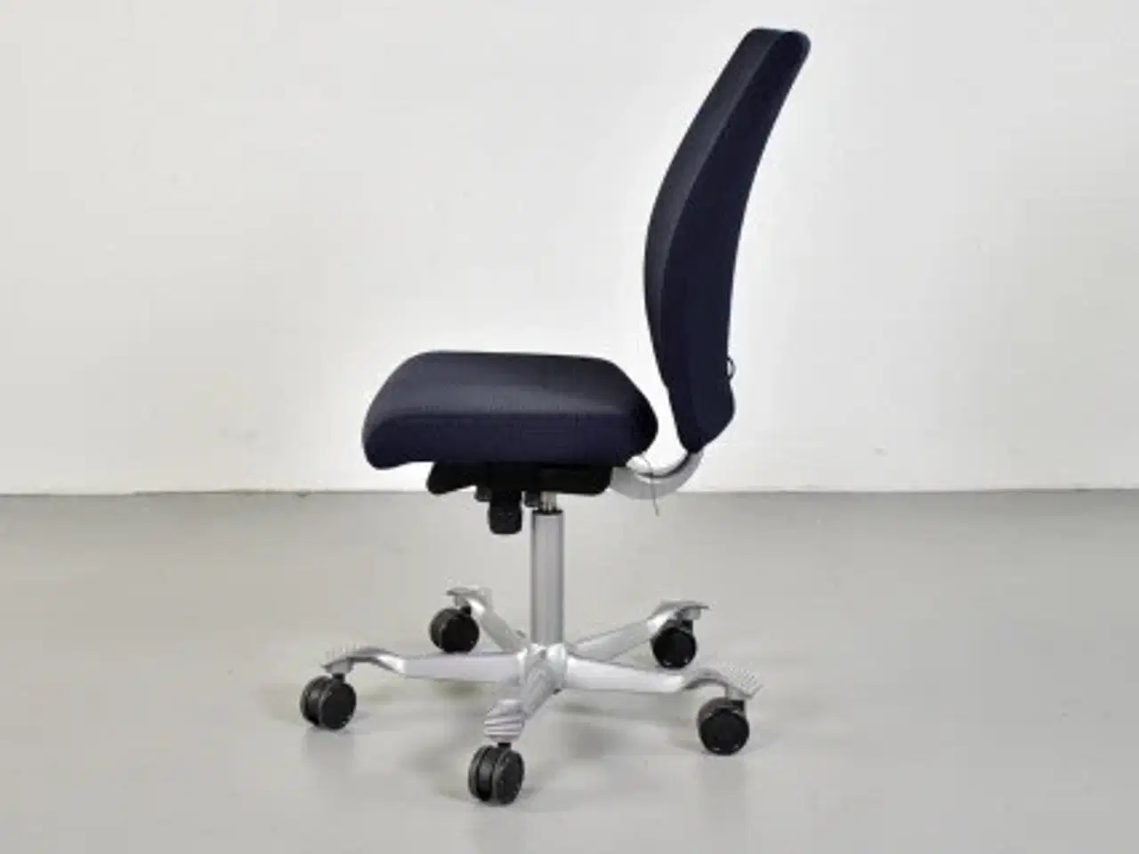 Billede 2 - Häg h04 4400 kontorstol med sort/blå polster og gråt stel