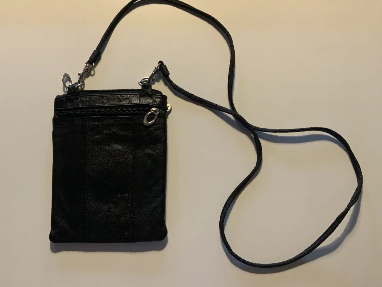 Billede 2 - Lille sort lædertaske