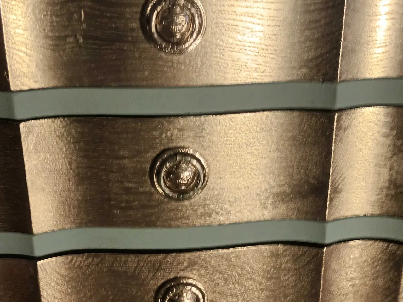 Billede 4 - Nyistandsat kommode med 3 skuffer i grøn og guld