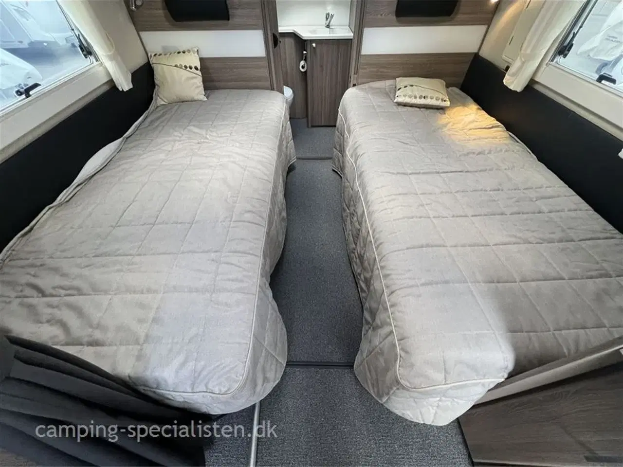 Billede 5 - 2017 - Kabe Royal 740   Kabe Royal 740 E TDL KS kan nu ses hos Camping-Specialisten.dk