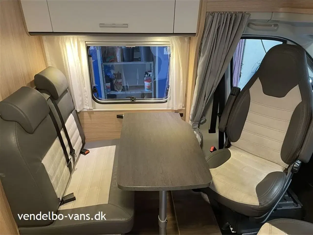 Billede 3 - 2022 - SunLight VAN V69   Fritstående dobbeltseng i bag