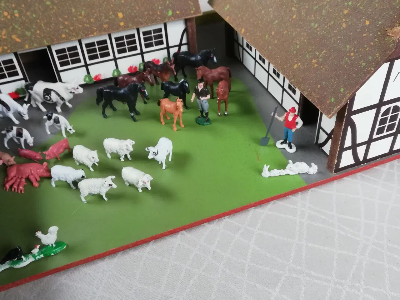 Billede 3 - Bondegård med dyr og traktor