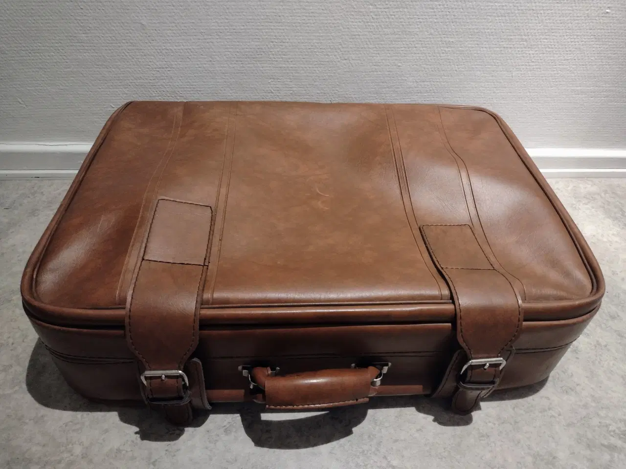 Billede 2 - Brun læder kuffert 