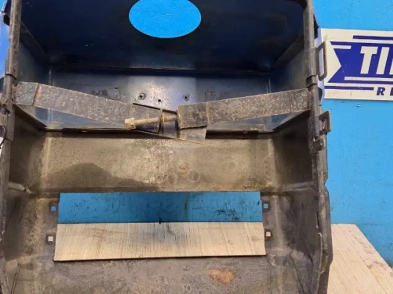 Billede 6 - New Holland 8340 Front Hjelm