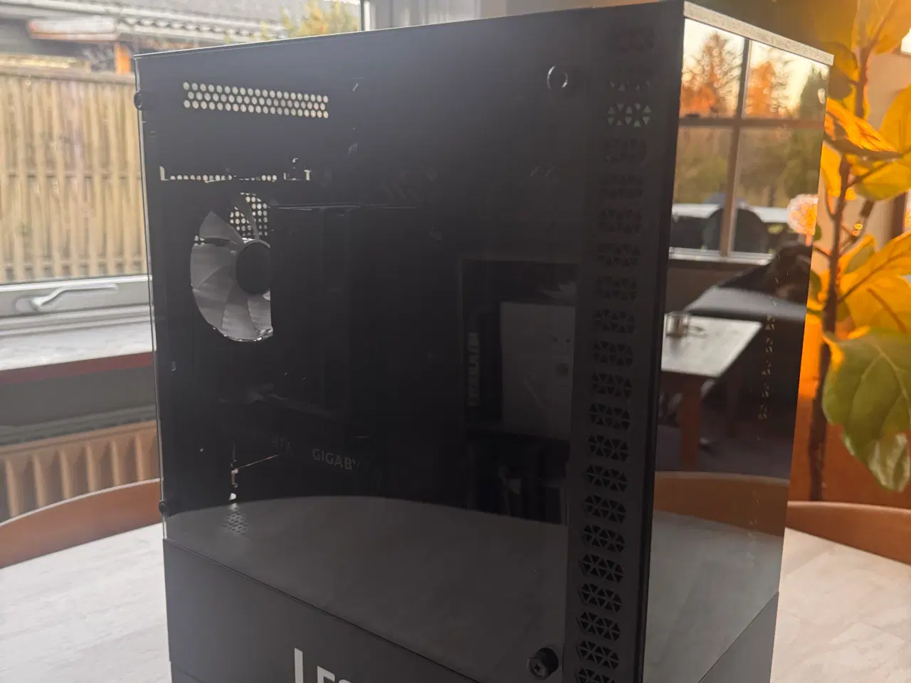 Billede 1 - Komplet Gaming setup med 2 skærme og en stol