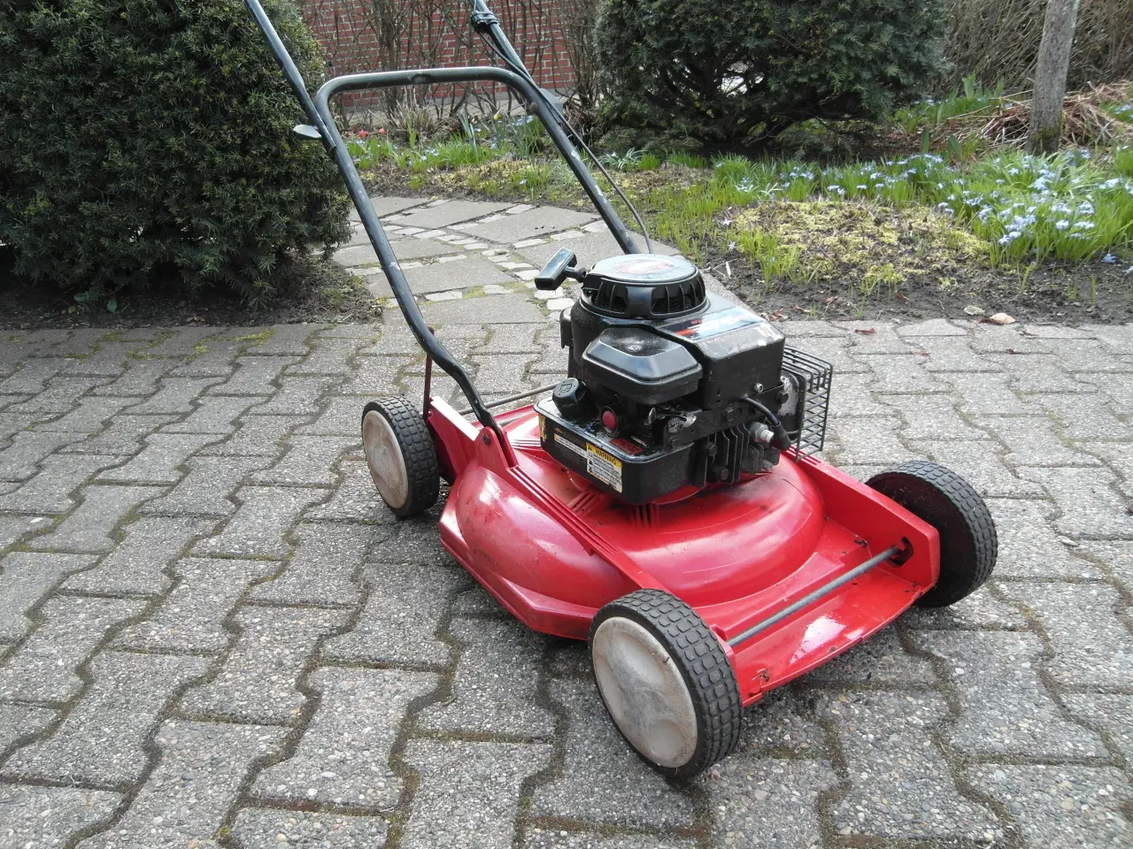 Billede 6 - Plæneklipper Jonsered med Briggs&Stratton motor.