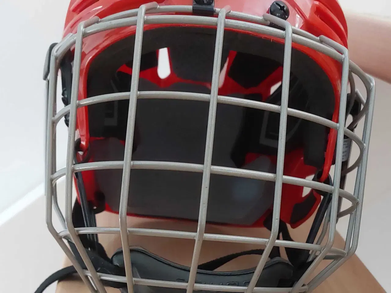 Billede 1 - Bauer ishockeyhjelm. Str. Junior M/M. Passer til U
