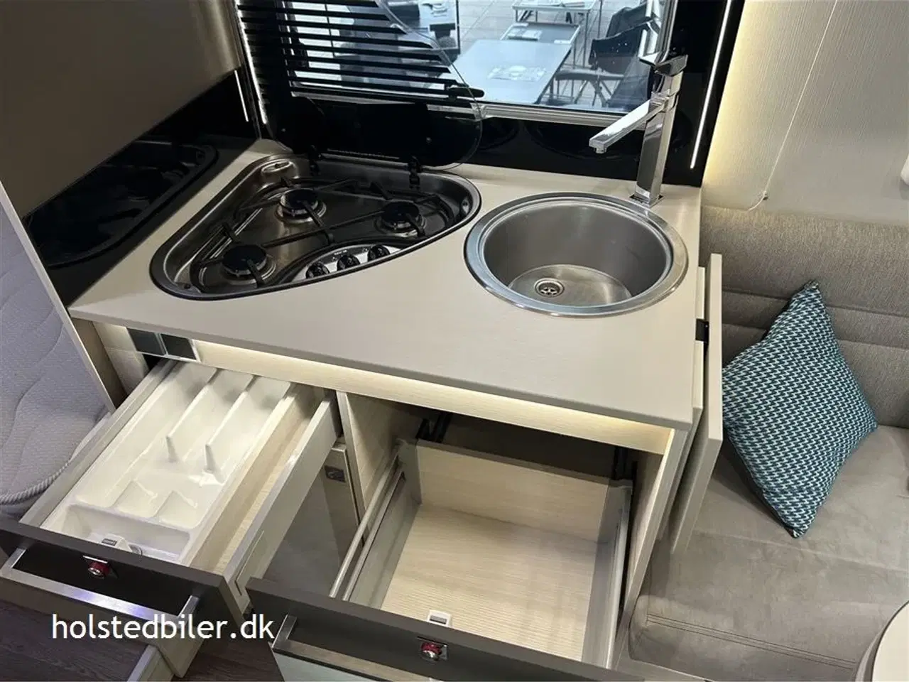Billede 12 - 2019 - Chausson Welcome Premium 757   WC/bad i bagenden, automatgear og udstyr.
