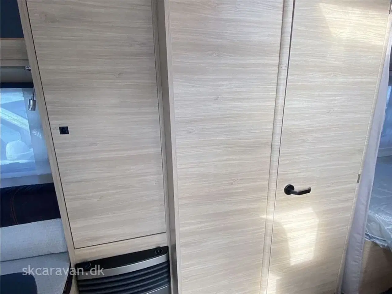 Billede 5 - 2022 - Caravelair Titanium 450   Lækker vogn med enkelt senge Mover - El markise og div udstyr køkken og toilet aldrig brugt