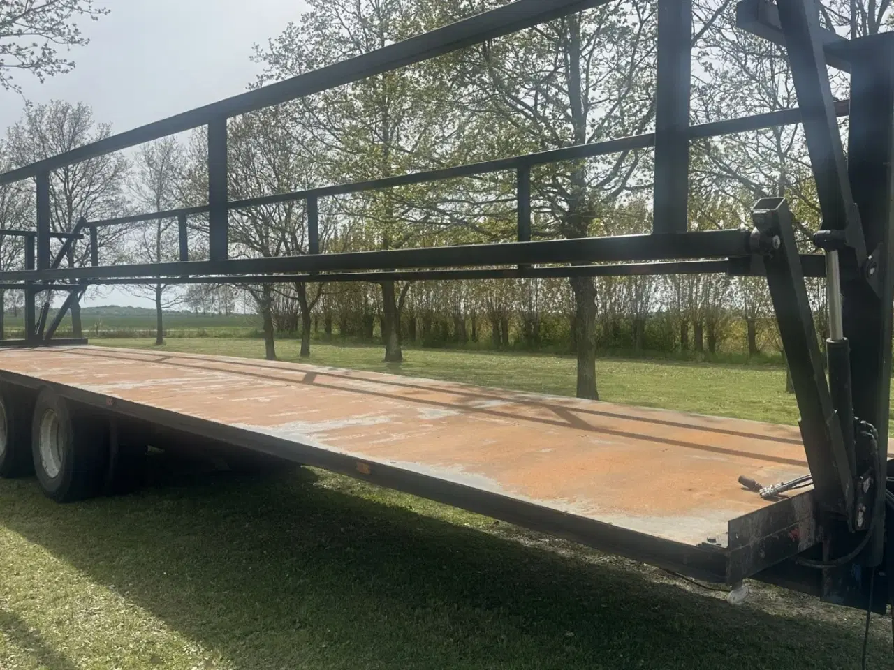 Billede 1 - Scania 12 meter halmvogn med hydraulisk ræk.