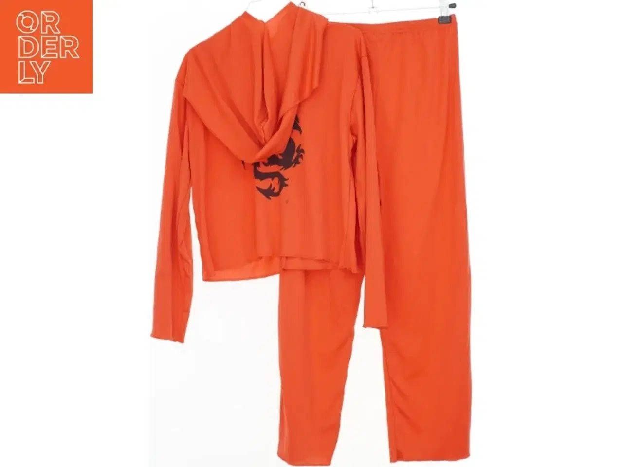Billede 2 - Orange hættetrøje og bukser sæt (str. 140)