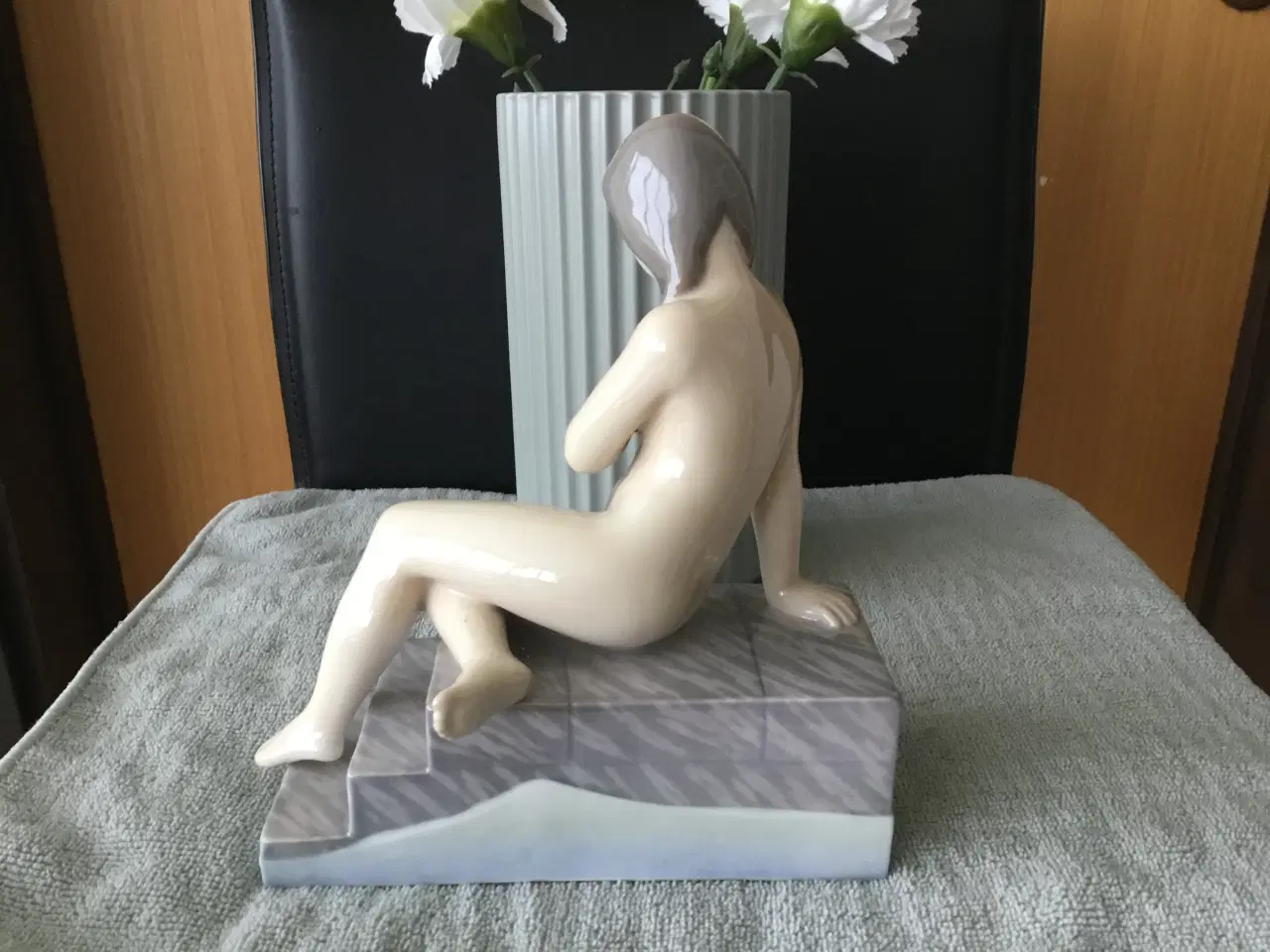 Billede 4 - Flot pige figur i porcelæn