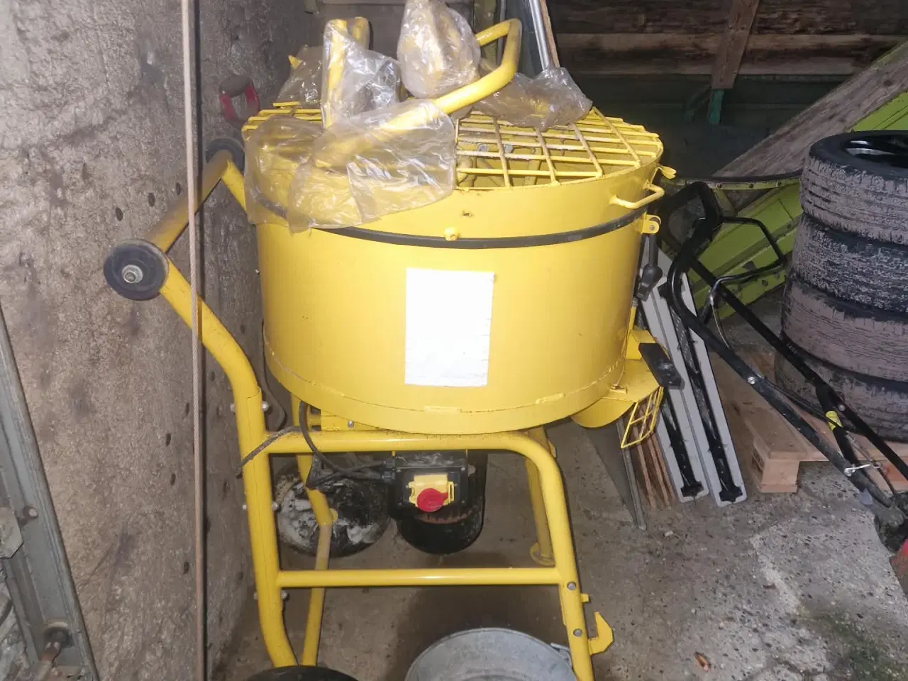 Billede 1 - Tvangsblander 100 L udlejes.