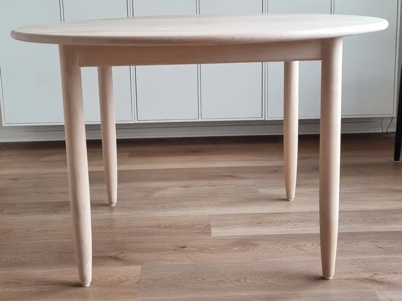 Billede 1 - Haslev spisebord i sæbebehandlet bøgetræ 