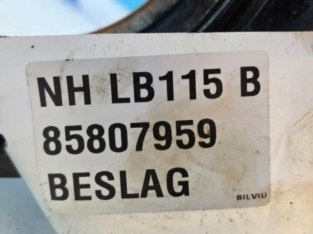 Billede 4 - New Holland LB115B Beslag 85807959