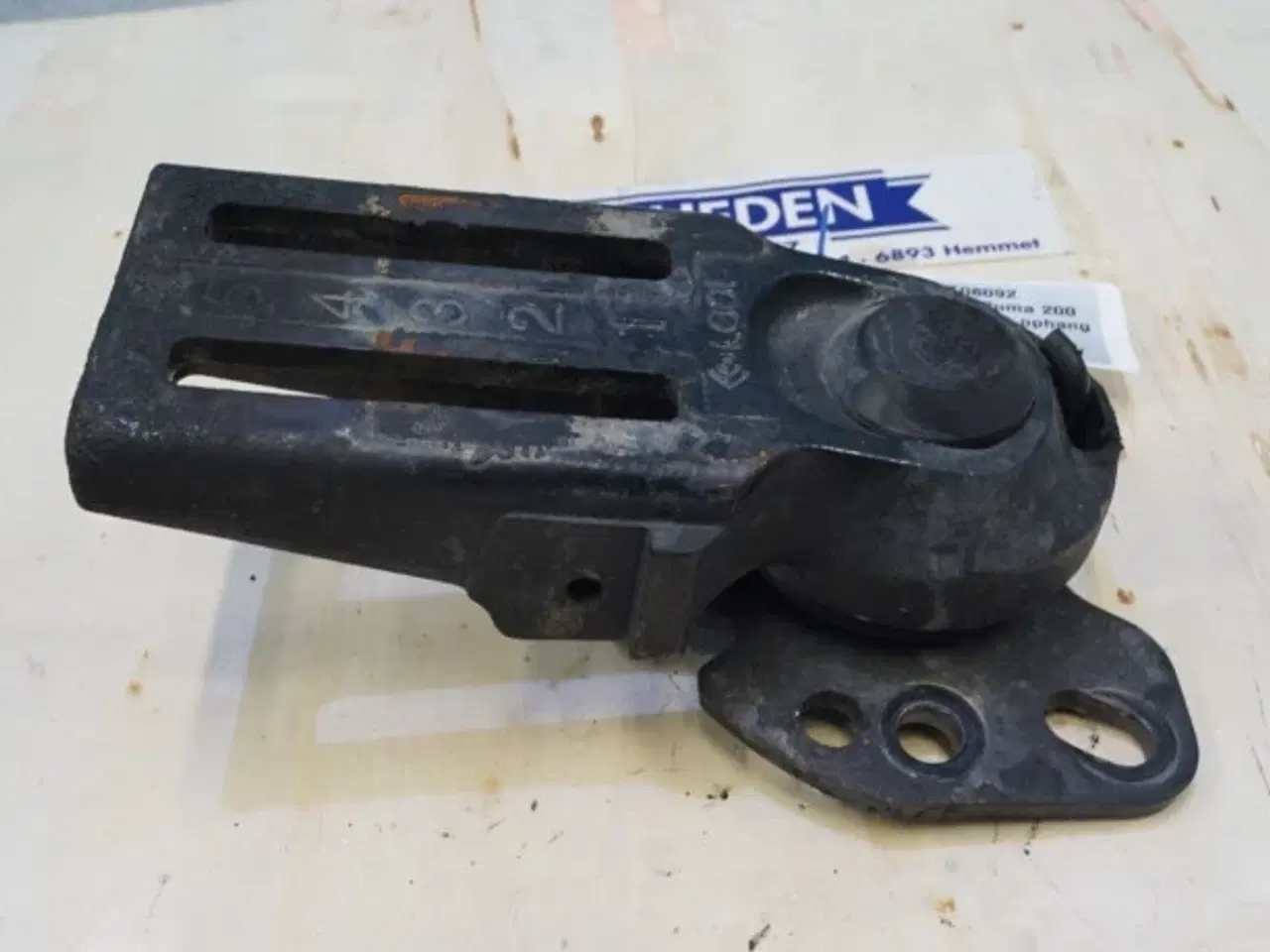 Billede 10 - Case Puma 200 CVX Skærm holder 48020802