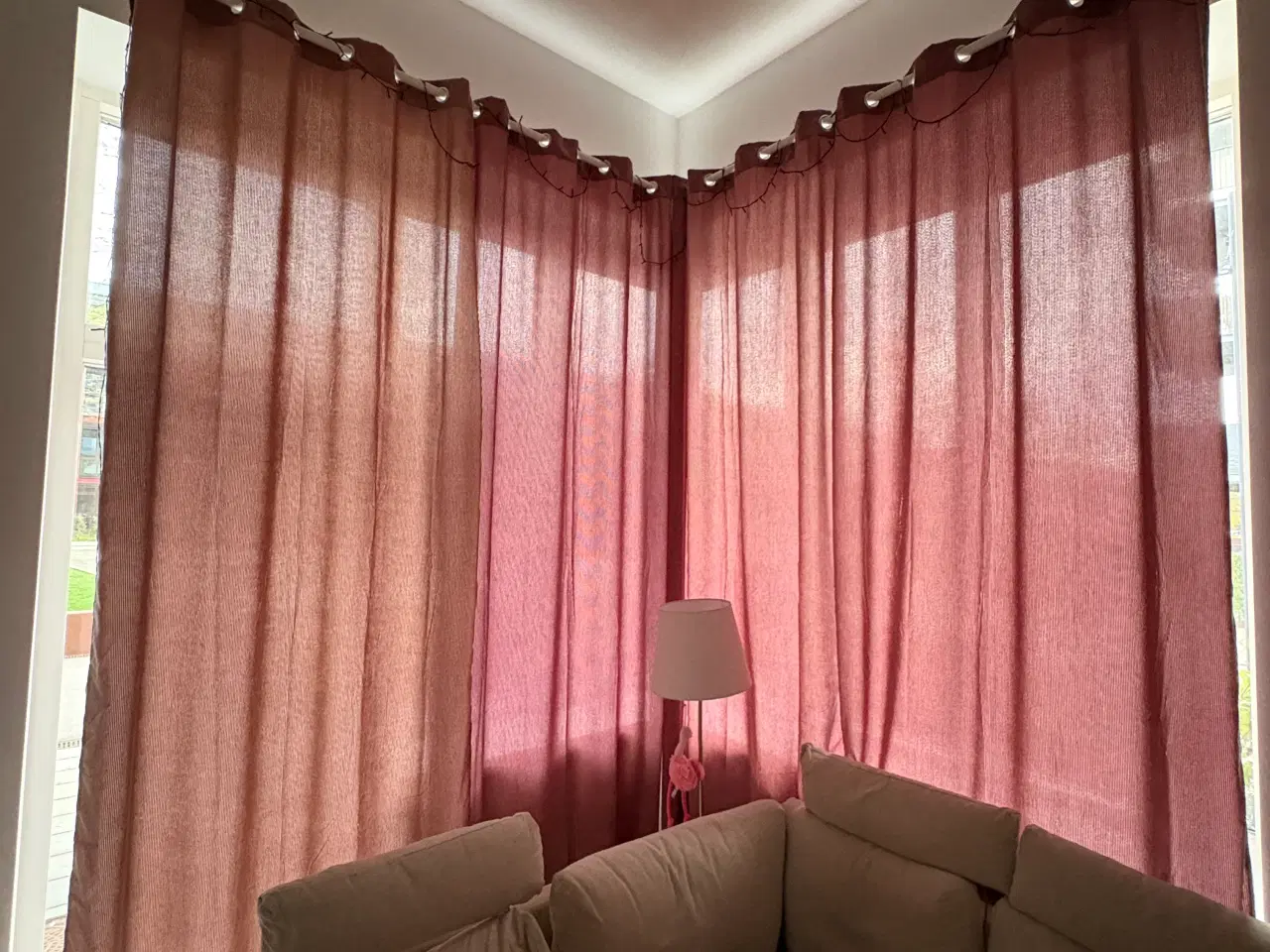 Billede 1 - 7 flotte gardiner i rosa farve sælges