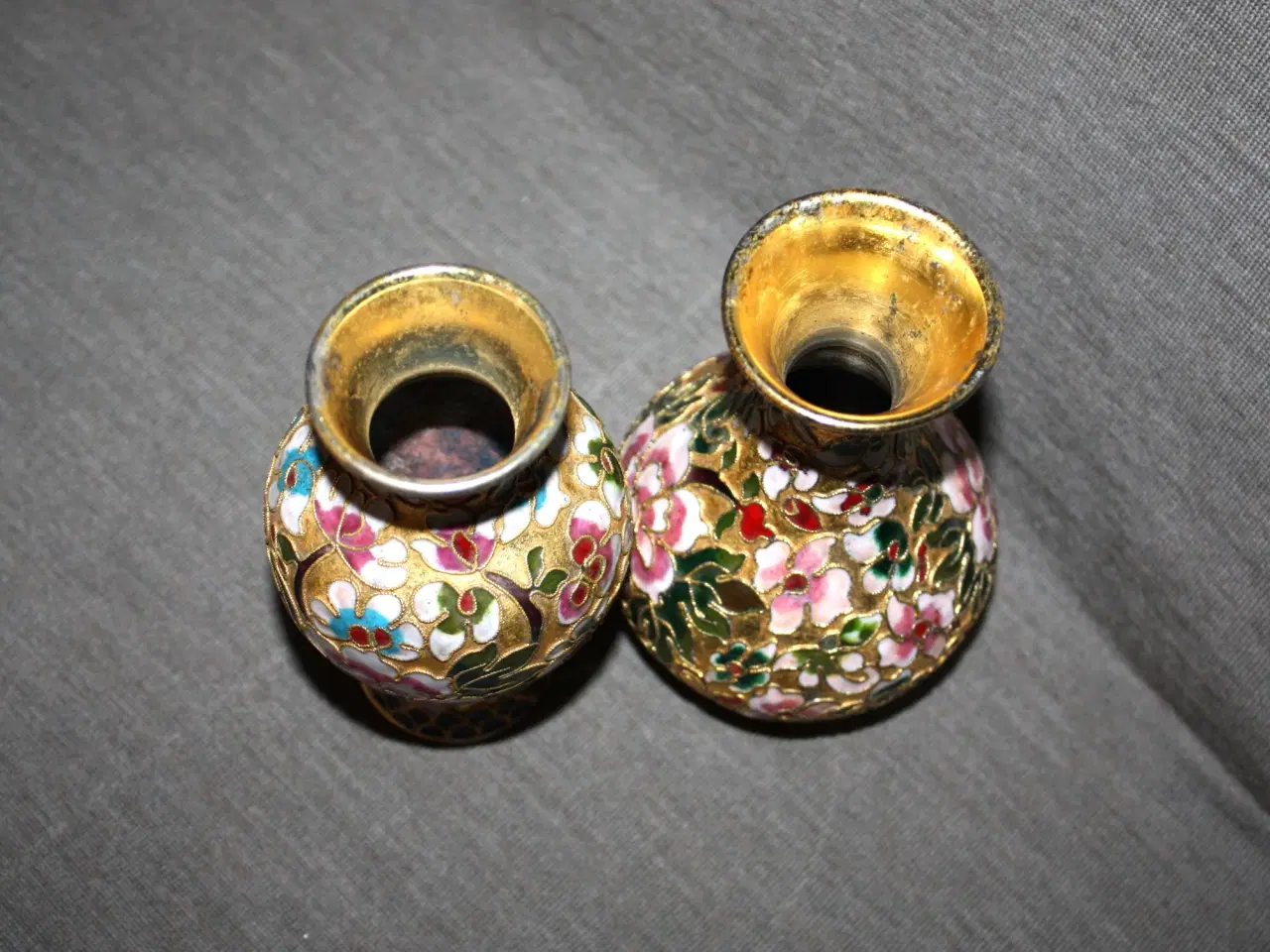 Billede 3 - Cloisonne vase med blomstermotiv højde 13 cm