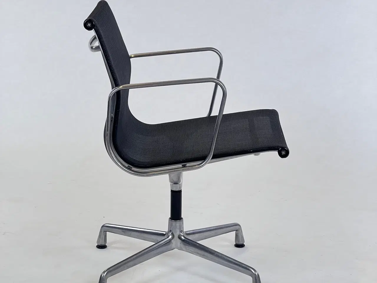 Billede 5 - Charles Eames Ea-108 chair - black mesh