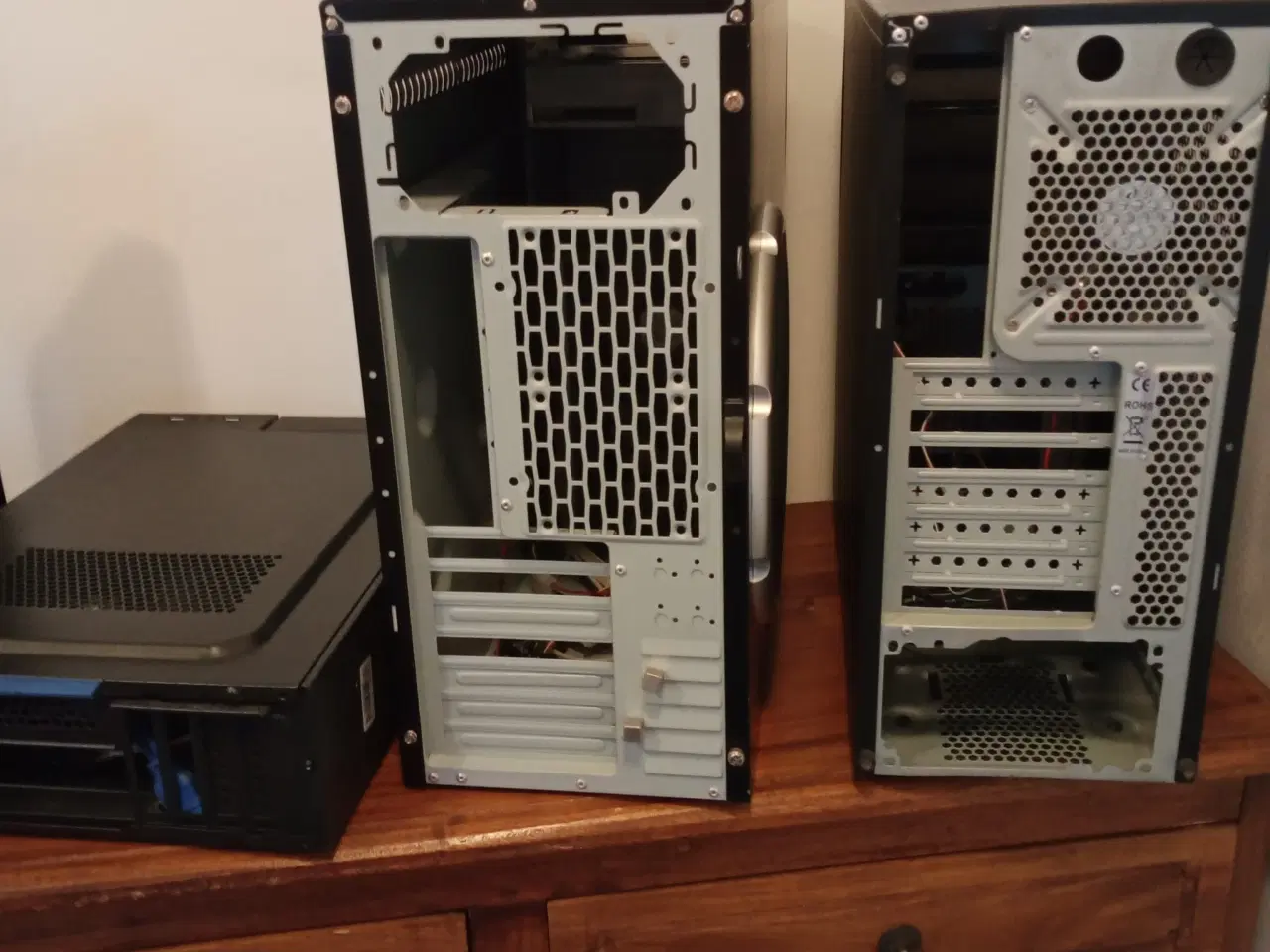 Billede 3 - 3 computer kabinettter + bonus skærm