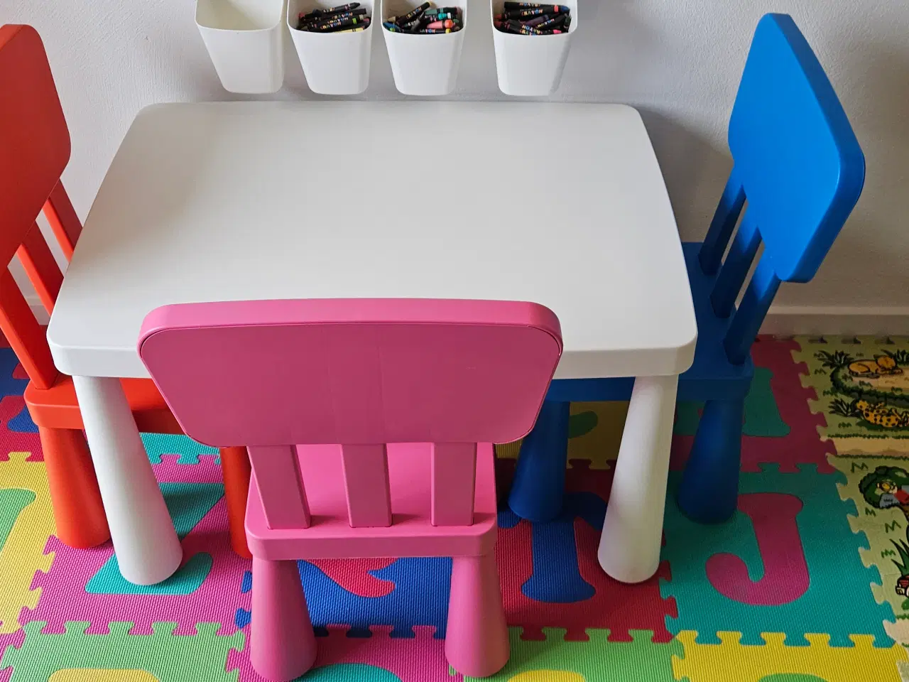 Billede 1 - Børnebord med 3 stole
