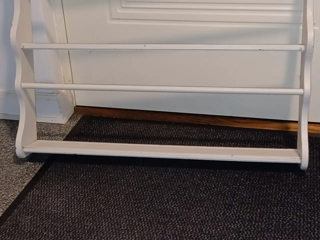 Billede 1 - Tallerkenrække eller bog holder