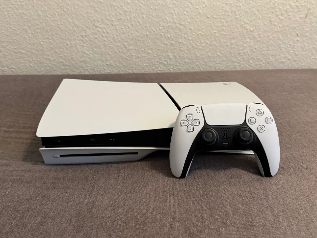 Billede 4 - Playstation 5 slim 1tb + Samsung smart TV + 3 spil