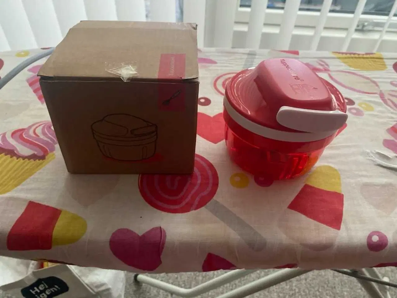 Billede 1 - Tupperware løghakker og til nødder